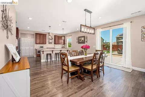 Dining - 2371 Cornwall Ave, Manteca, CA 95337 photo 1 of 1