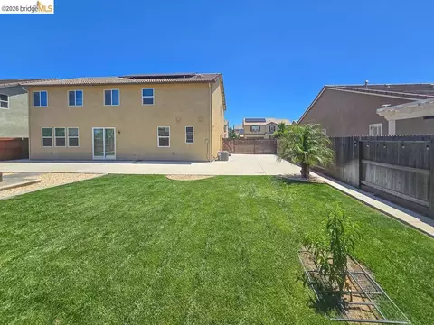 Exterior - 2371 Cornwall Ave, Manteca, CA 95337 photo 12 of 15