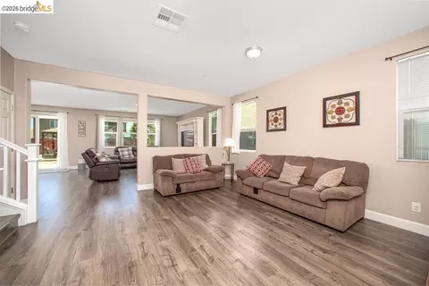 Living - 2371 Cornwall Ave, Manteca, CA 95337 photo 1 of 2