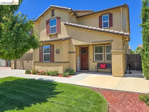 Exterior - 2371 Cornwall Ave, Manteca, CA 95337 photo 4 of 15