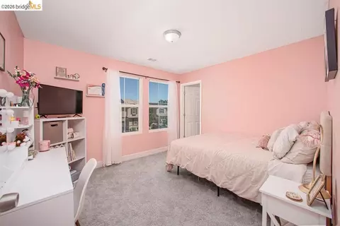 Bedroom - 2371 Cornwall Ave, Manteca, CA 95337 photo 3 of 6