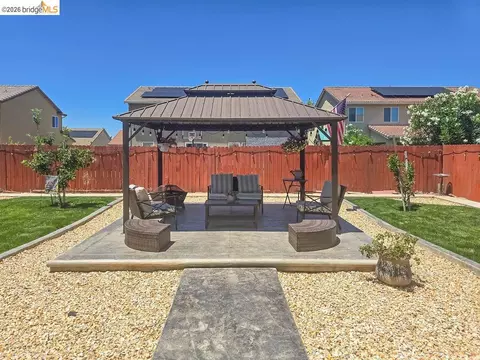 Exterior - 2371 Cornwall Ave, Manteca, CA 95337 photo 7 of 15