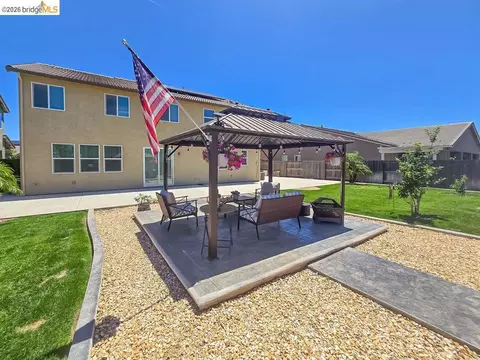 Exterior - 2371 Cornwall Ave, Manteca, CA 95337 photo 8 of 15