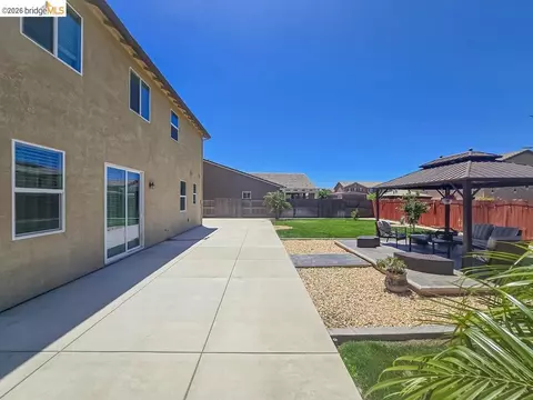 Exterior - 2371 Cornwall Ave, Manteca, CA 95337 photo 14 of 15