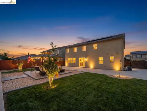Exterior - 2371 Cornwall Ave, Manteca, CA 95337 photo 10 of 15