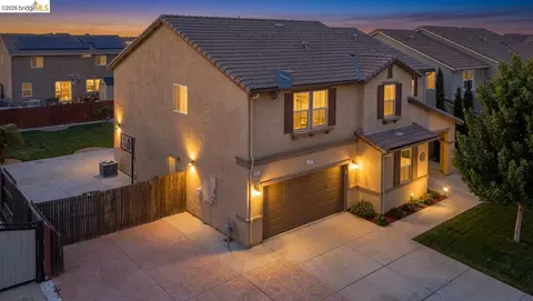 Exterior - 2371 Cornwall Ave, Manteca, CA 95337 photo 3 of 15