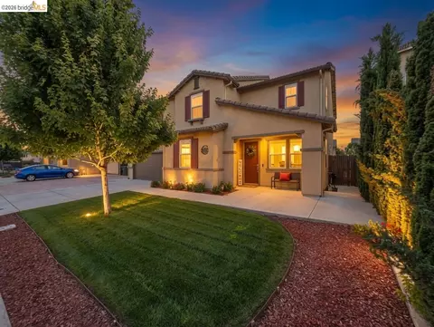 Exterior - 2371 Cornwall Ave, Manteca, CA 95337 photo 5 of 15