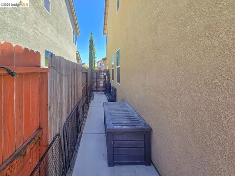 Exterior - 2371 Cornwall Ave, Manteca, CA 95337 photo 15 of 15