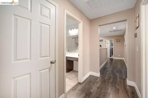 Entry Way - 2371 Cornwall Ave, Manteca, CA 95337 photo 5 of 5