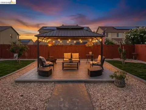 Exterior - 2371 Cornwall Ave, Manteca, CA 95337 photo 6 of 15