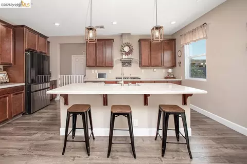 Kitchen - 2371 Cornwall Ave, Manteca, CA 95337 photo 1 of 4