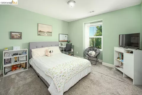 Bedroom - 2371 Cornwall Ave, Manteca, CA 95337 photo 5 of 6