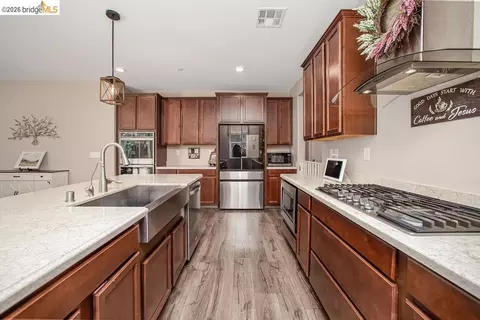 Kitchen - 2371 Cornwall Ave, Manteca, CA 95337 photo 2 of 4