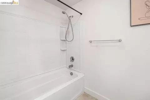 Bath - 2371 Cornwall Ave, Manteca, CA 95337 photo 7 of 7