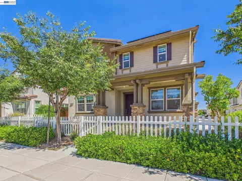 Exterior - 233 E Central Pkwy, Mountain House, CA 95391 photo 3 of 10