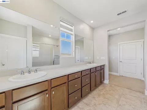 Entry Way - 233 E Central Pkwy, Mountain House, CA 95391 photo 3 of 4