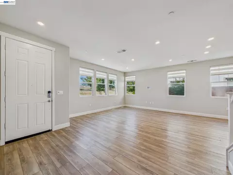 Living - 233 E Central Pkwy, Mountain House, CA 95391 photo 6 of 12