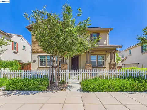 Exterior - 233 E Central Pkwy, Mountain House, CA 95391 photo 1 of 10