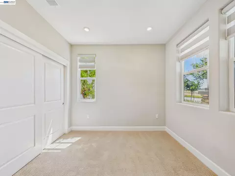 Bedroom - 233 E Central Pkwy, Mountain House, CA 95391 photo 4 of 16