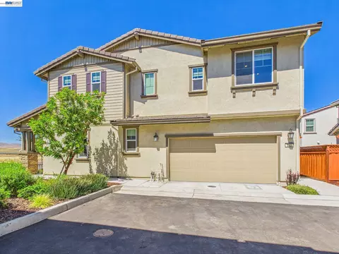 Exterior - 233 E Central Pkwy, Mountain House, CA 95391 photo 4 of 10