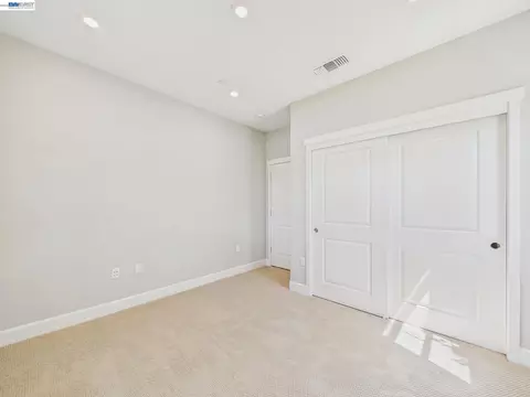 Bedroom - 233 E Central Pkwy, Mountain House, CA 95391 photo 3 of 16