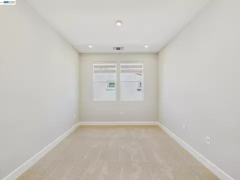 Bedroom - 233 E Central Pkwy, Mountain House, CA 95391 photo 5 of 16
