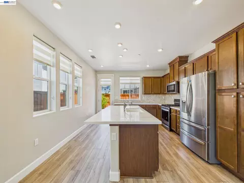 Kitchen - 233 E Central Pkwy, Mountain House, CA 95391 photo 1 of 6