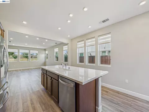 Other - 233 E Central Pkwy, Mountain House, CA 95391 photo 3 of 15