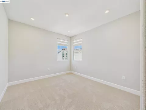Bedroom - 233 E Central Pkwy, Mountain House, CA 95391 photo 14 of 16