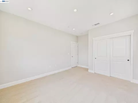 Bedroom - 233 E Central Pkwy, Mountain House, CA 95391 photo 13 of 16