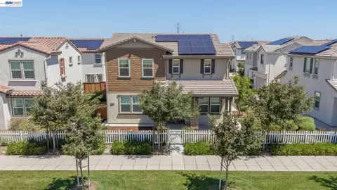 Exterior - 233 E Central Pkwy, Mountain House, CA 95391 photo 9 of 10