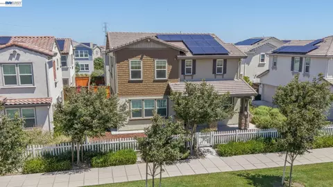 Exterior - 233 E Central Pkwy, Mountain House, CA 95391 photo 10 of 10