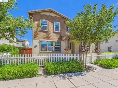 Exterior - 233 E Central Pkwy, Mountain House, CA 95391 photo 2 of 10