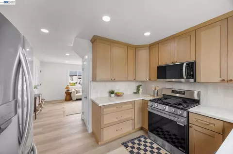 Entry Way - 460 Inverness Dr, Pacifica, CA 94044 photo 1 of 2