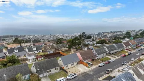 View/Area - 460 Inverness Dr, Pacifica, CA 94044 photo 3 of 6