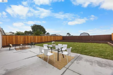 Exterior - 460 Inverness Dr, Pacifica, CA 94044 photo 3 of 5