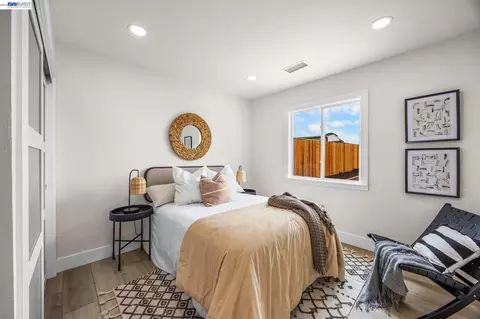 Bedroom - 460 Inverness Dr, Pacifica, CA 94044 photo 1 of 9