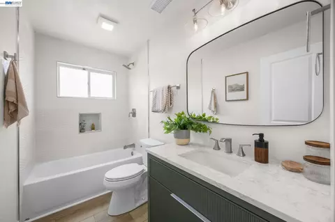 Bath - 460 Inverness Dr, Pacifica, CA 94044 photo 1 of 1