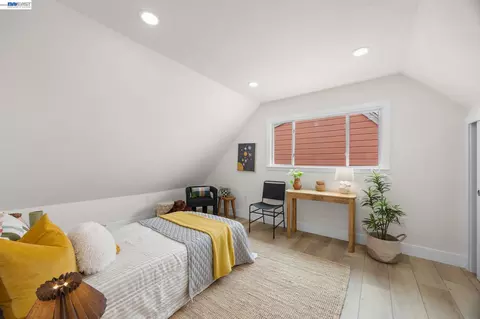 Bedroom - 460 Inverness Dr, Pacifica, CA 94044 photo 4 of 9