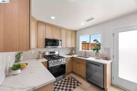 Kitchen - 460 Inverness Dr, Pacifica, CA 94044 photo 1 of 2