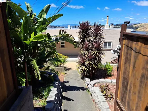 242 Kendall Ave, Crockett, CA 94525