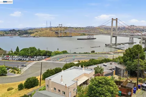 242 Kendall Ave, Crockett, CA 94525