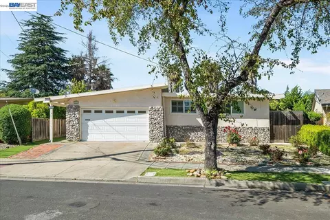 30544 Hoylake St, Hayward, CA 94544