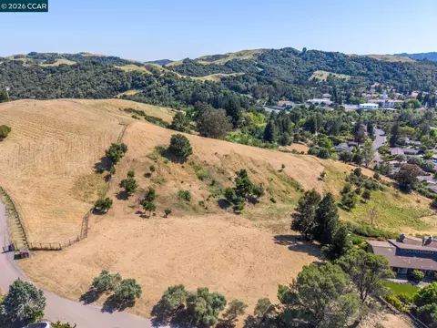 1966 Joseph Dr, Moraga, CA 94556