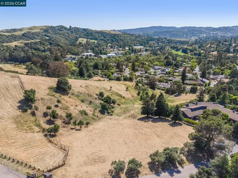 1966 Joseph Dr, Moraga, CA 94556 photo 2