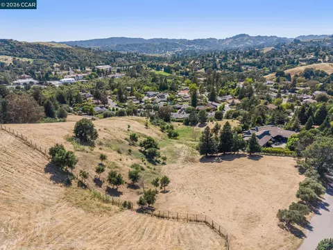 1966 Joseph Dr, Moraga, CA 94556 photo 3