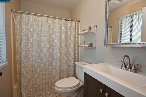 Bath - 94 Elder Dr #H, Pacheco, CA 94553 photo 1 of 4