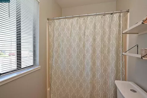 Bath - 94 Elder Dr #H, Pacheco, CA 94553 photo 2 of 4