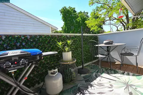 Exterior - 94 Elder Dr #H, Pacheco, CA 94553 photo 2 of 8