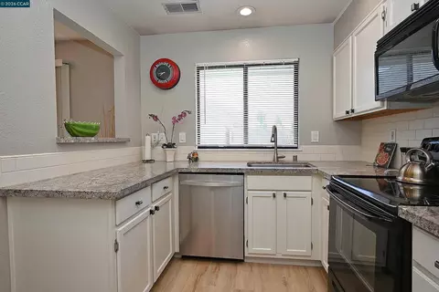 Kitchen - 94 Elder Dr #H, Pacheco, CA 94553 photo 3 of 6